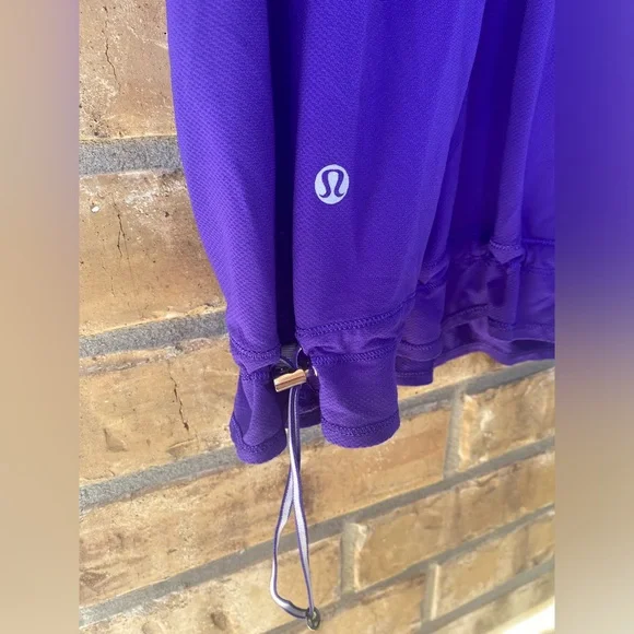 Lululemon Run: Ta Ta Topper Cool Breeze / Wee Stripe Bruised Berry, Size 8 - Picture 6 of 8